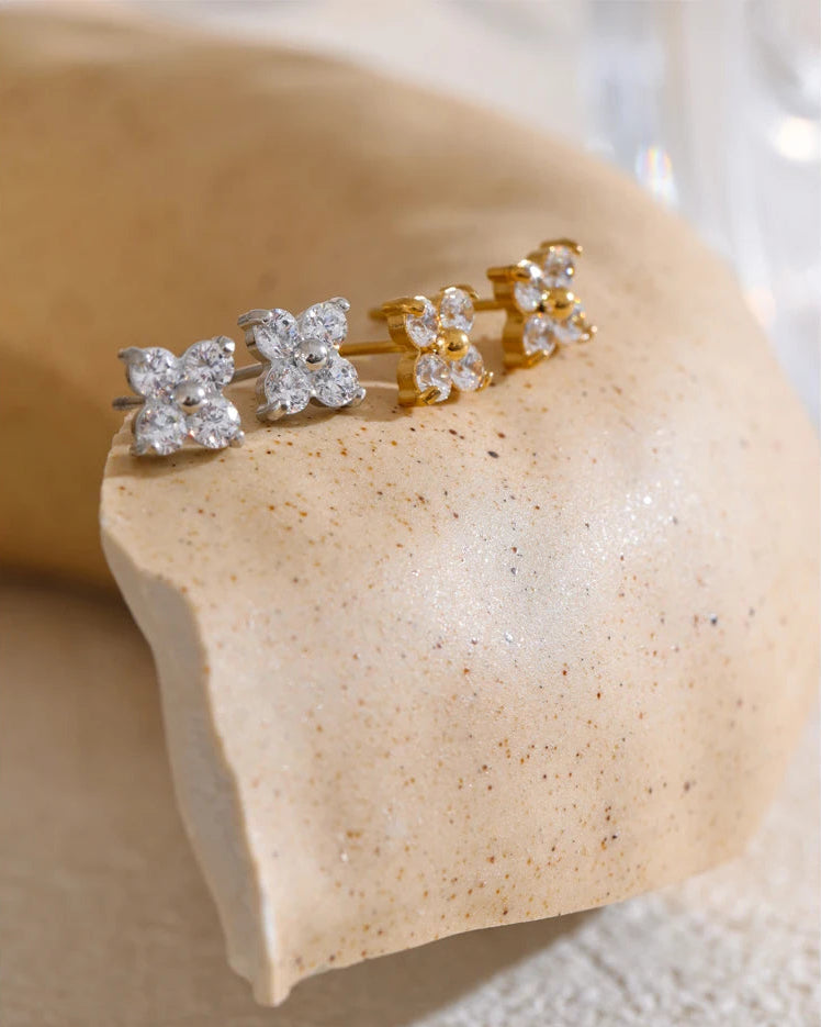 Brinco Flor Shiny Zircônia