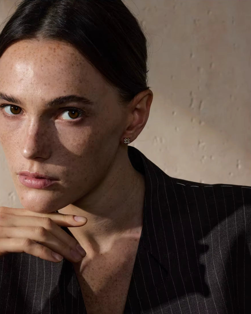 Brinco Flor Shiny Zircônia