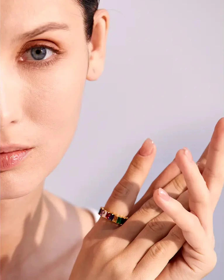 Anel Feminino JUVICI em Ouro 18k