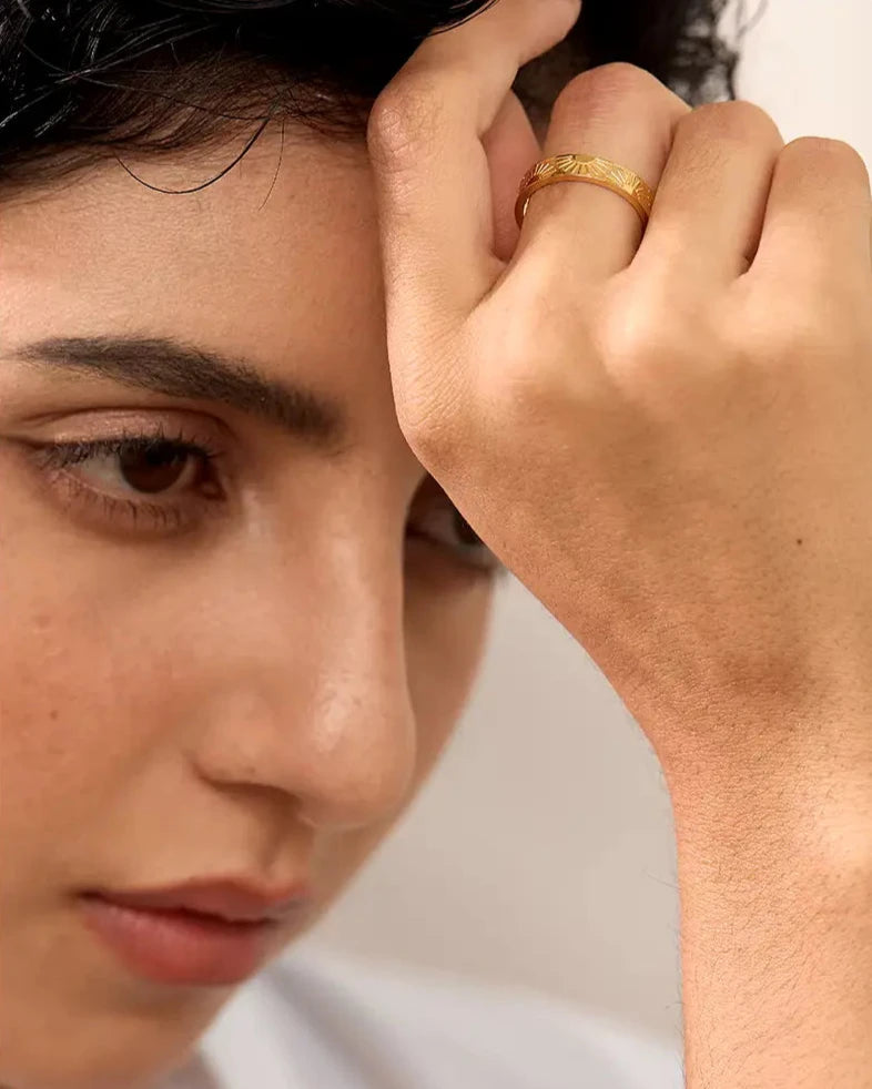 Anel Feminino JUVICI em Ouro 18k
