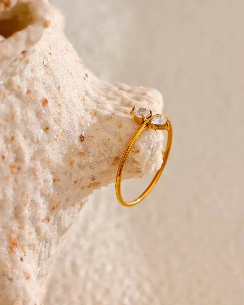 Anel_Feminino_JUVICI_Delicado_com_Zirconia_em_Ouro_18k