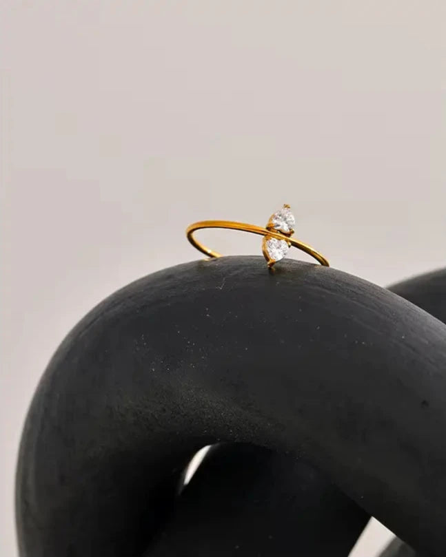 Anel_Feminino_JUVICI_Delicado_com_Zirconia_em_Ouro_18k