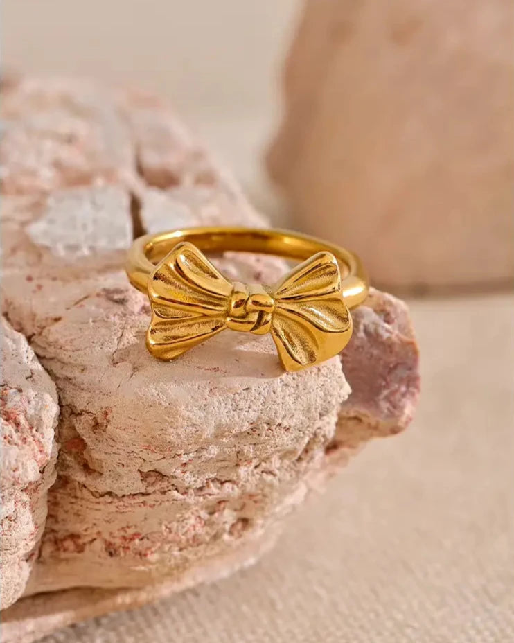 Anel_Feminino_JUVICI_Delicado_de_Laço_em_Ouro_18k