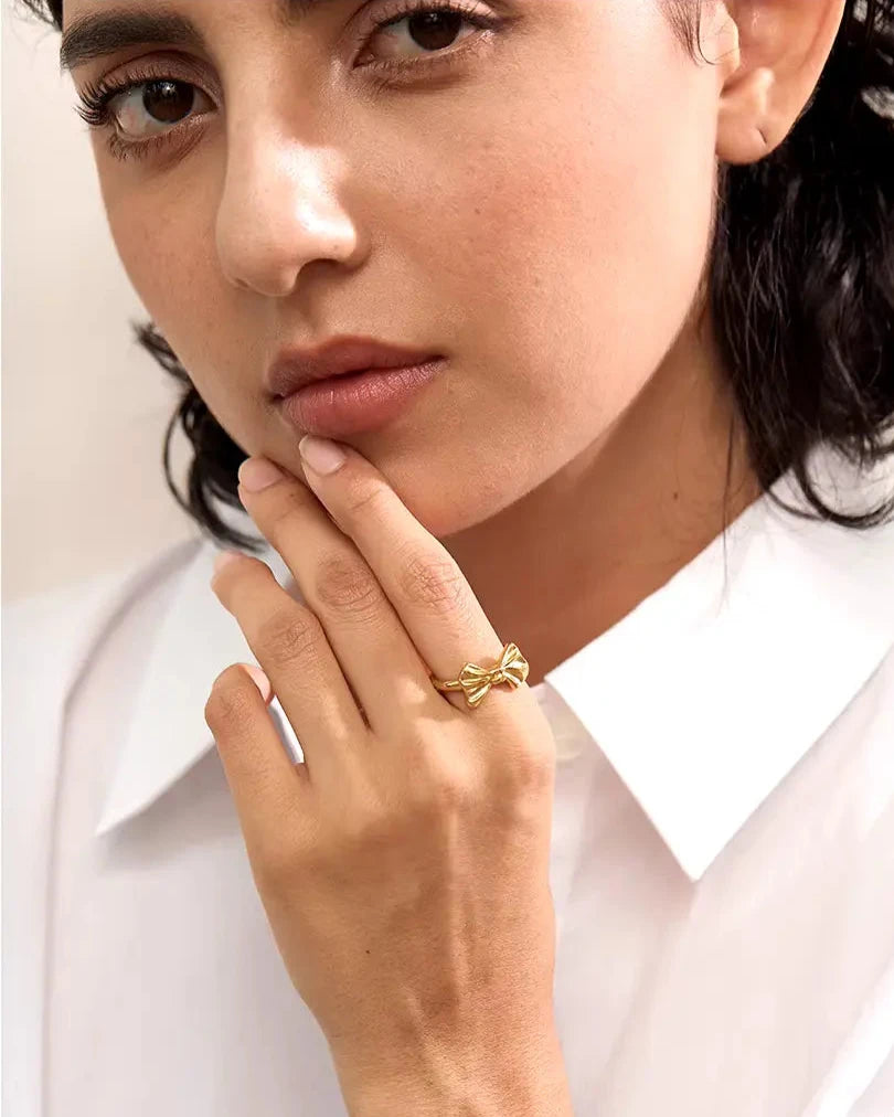 Anel_Feminino_JUVICI_Delicado_de_Laço_em_Ouro_18k