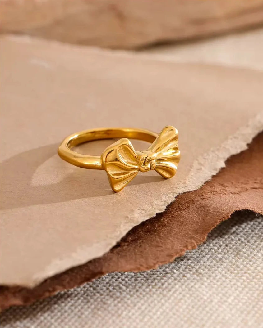 Anel_Feminino_JUVICI_Delicado_de_Laço_em_Ouro_18k
