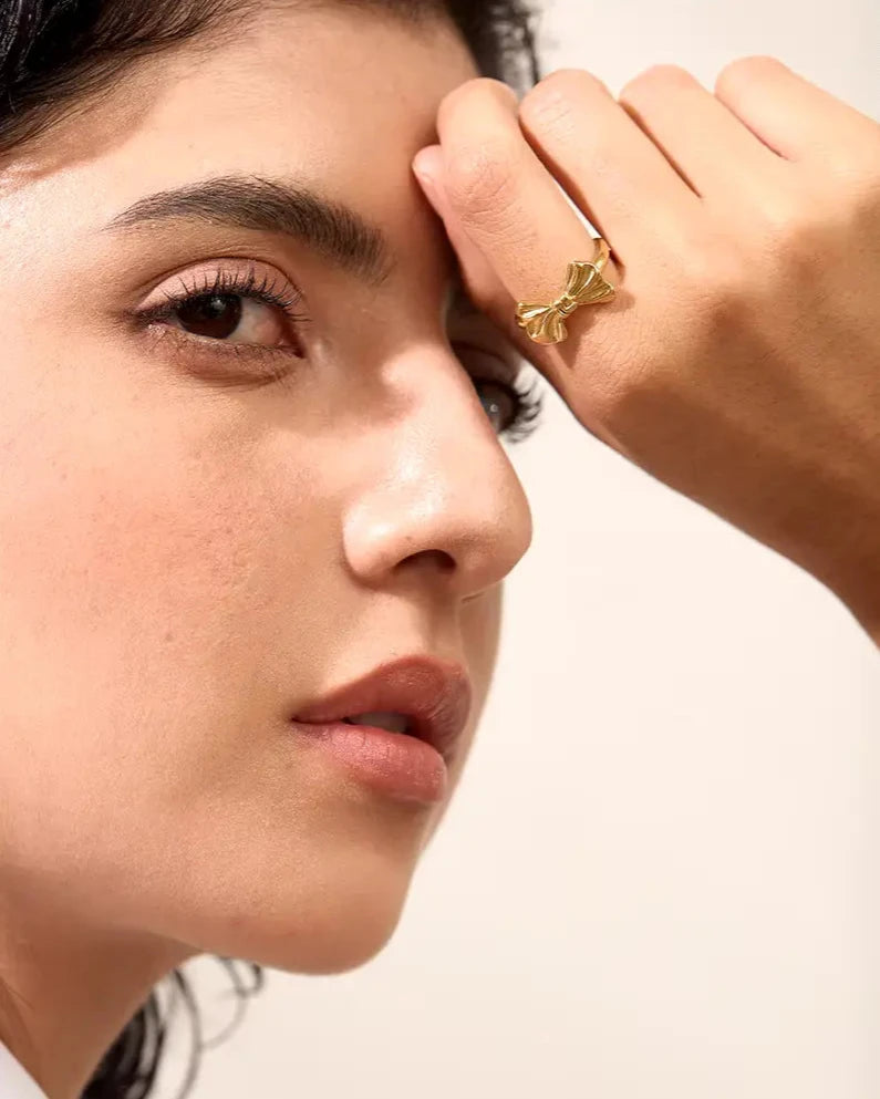 Anel_Feminino_JUVICI_Delicado_de_Laço_em_Ouro_18k
