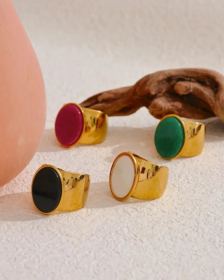 Anel_Feminino_JUVICI_Grande_Pedra_Natural_em_Ouro_18k