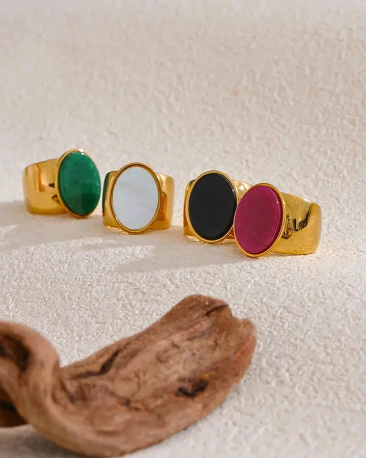 Anel_Feminino_JUVICI_Grande_Pedra_Natural_em_Ouro_18k