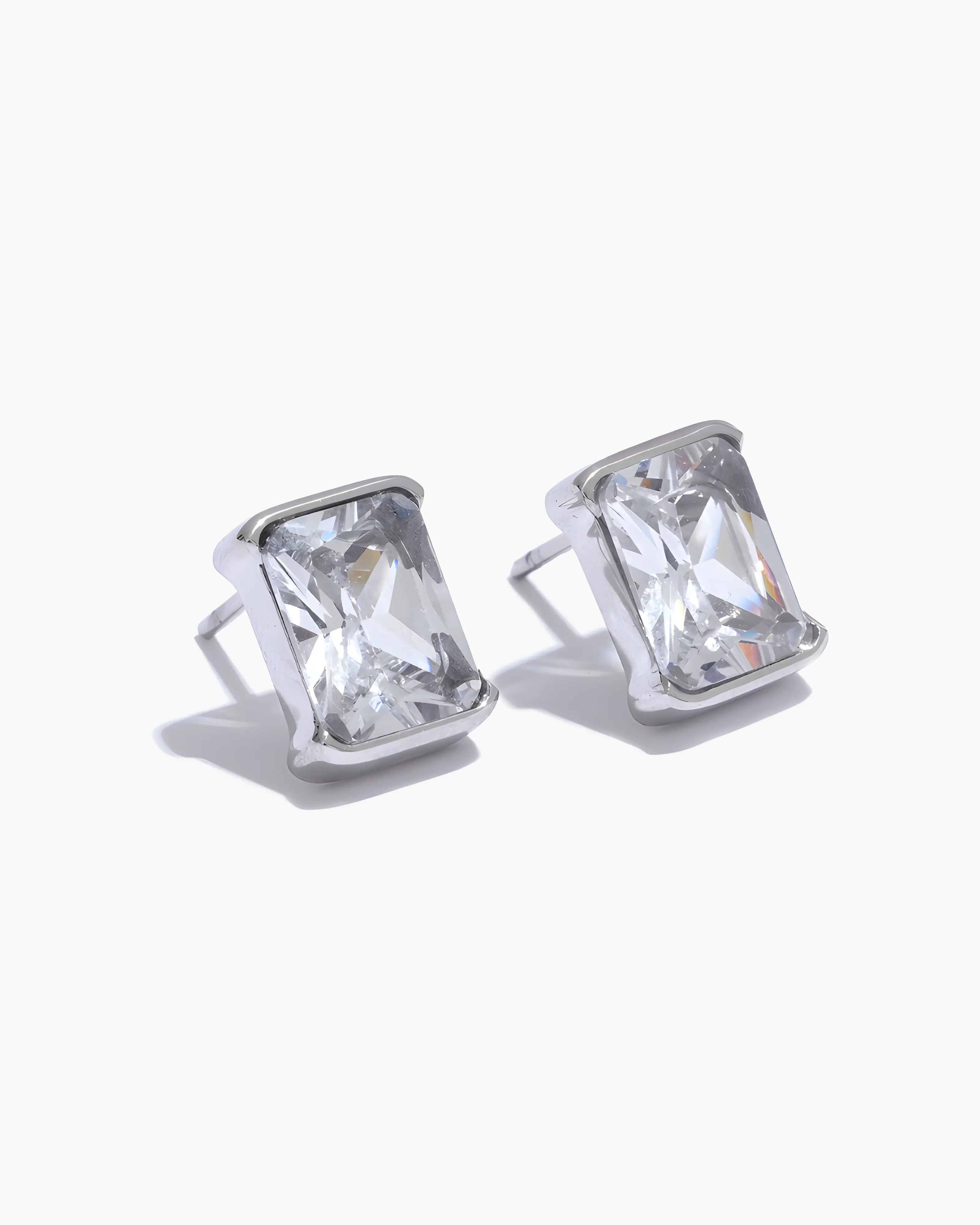 Brinco Stud Bisel Zircônia