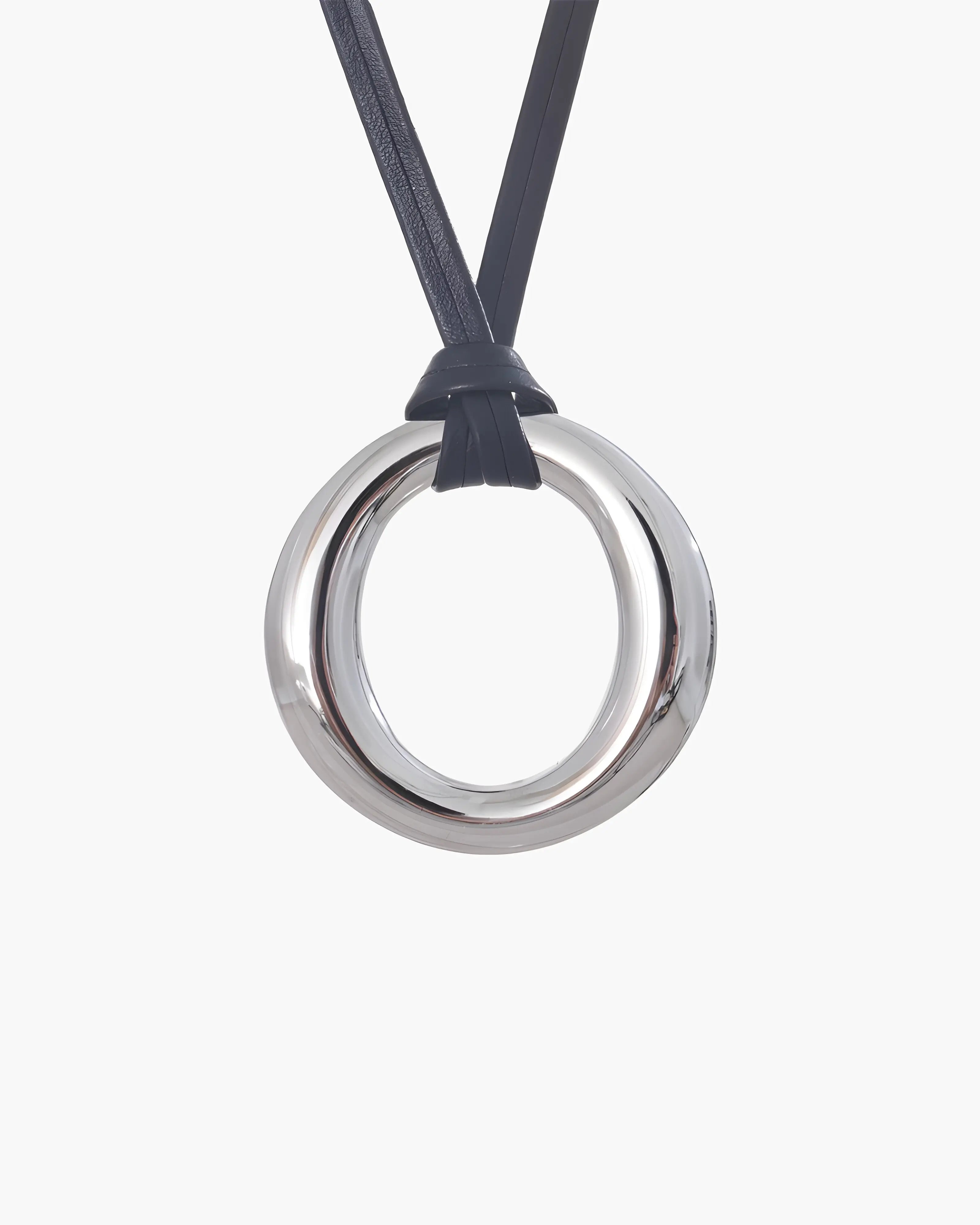 Colar Round Cordão de Couro