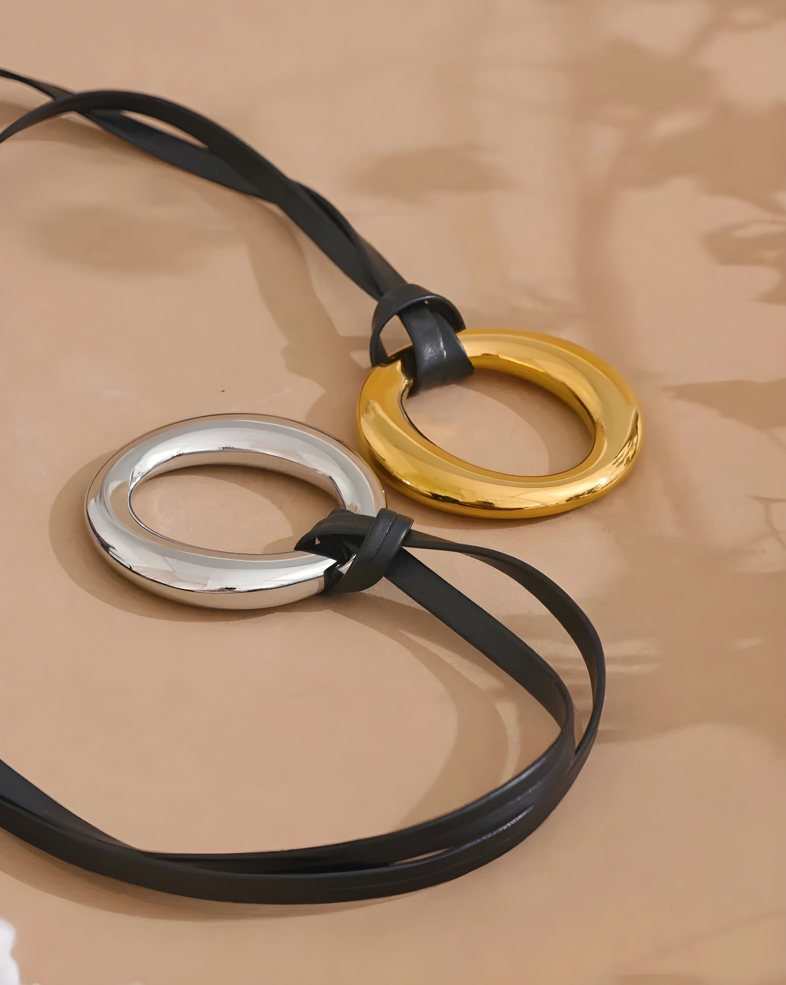 Colar Round Cordão de Couro