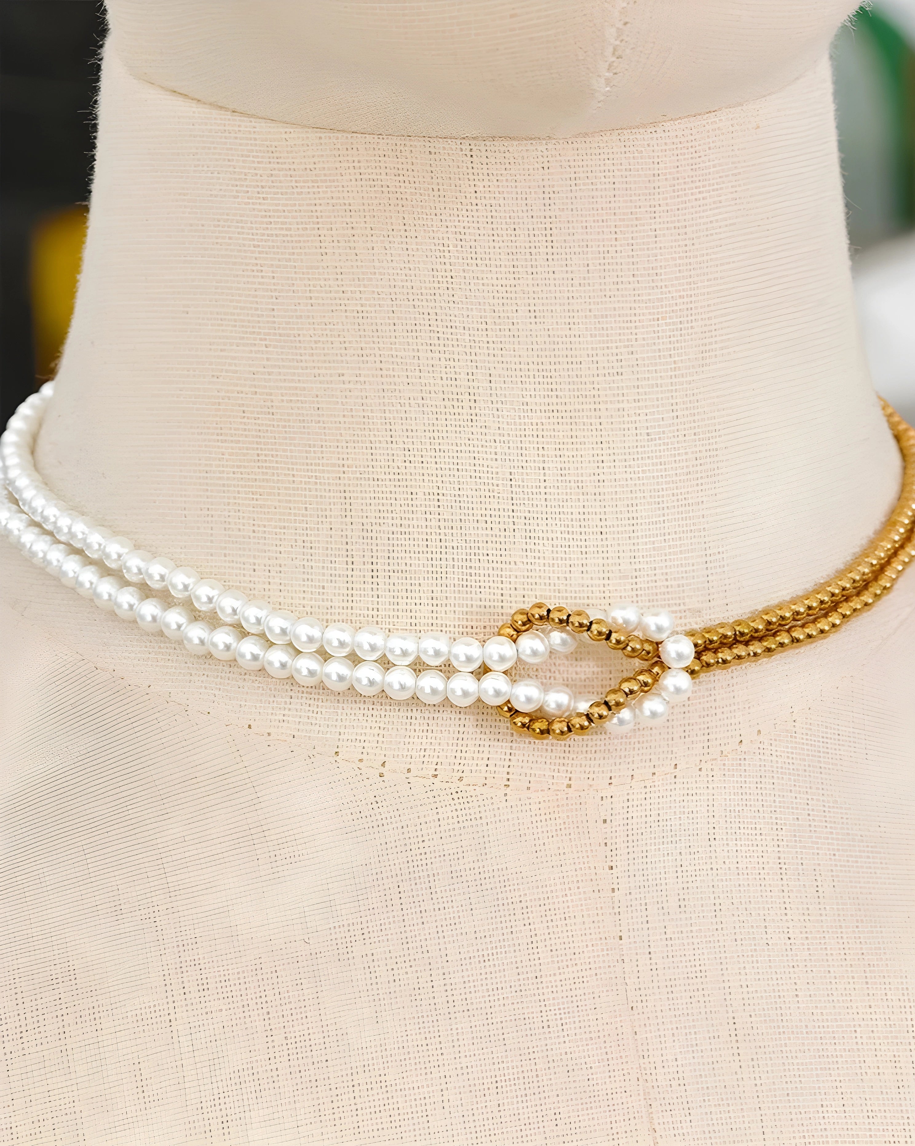 Gargantilha Entrelaço Contas & Pérolas