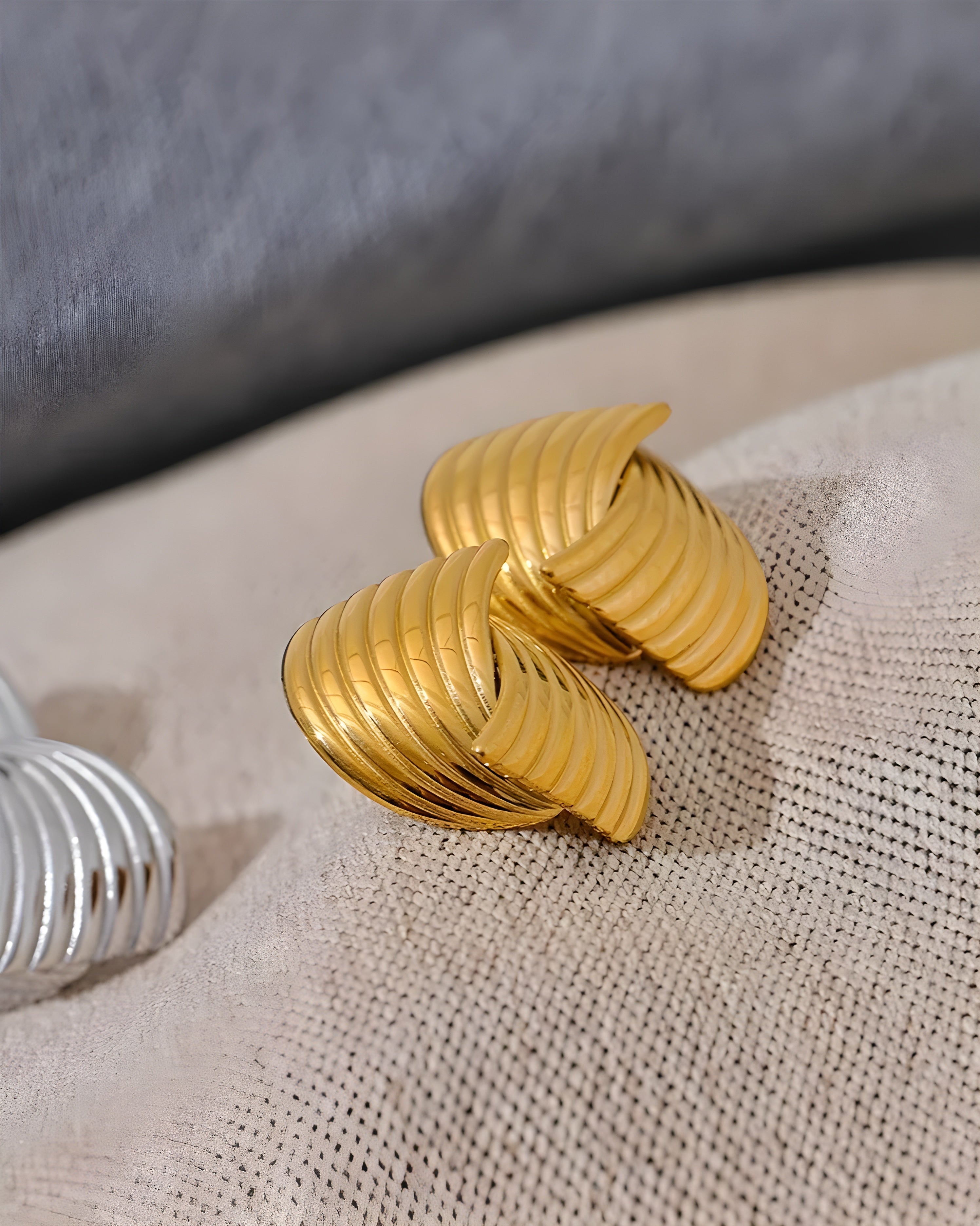 Brinco Stud Stripe Entrelaçado