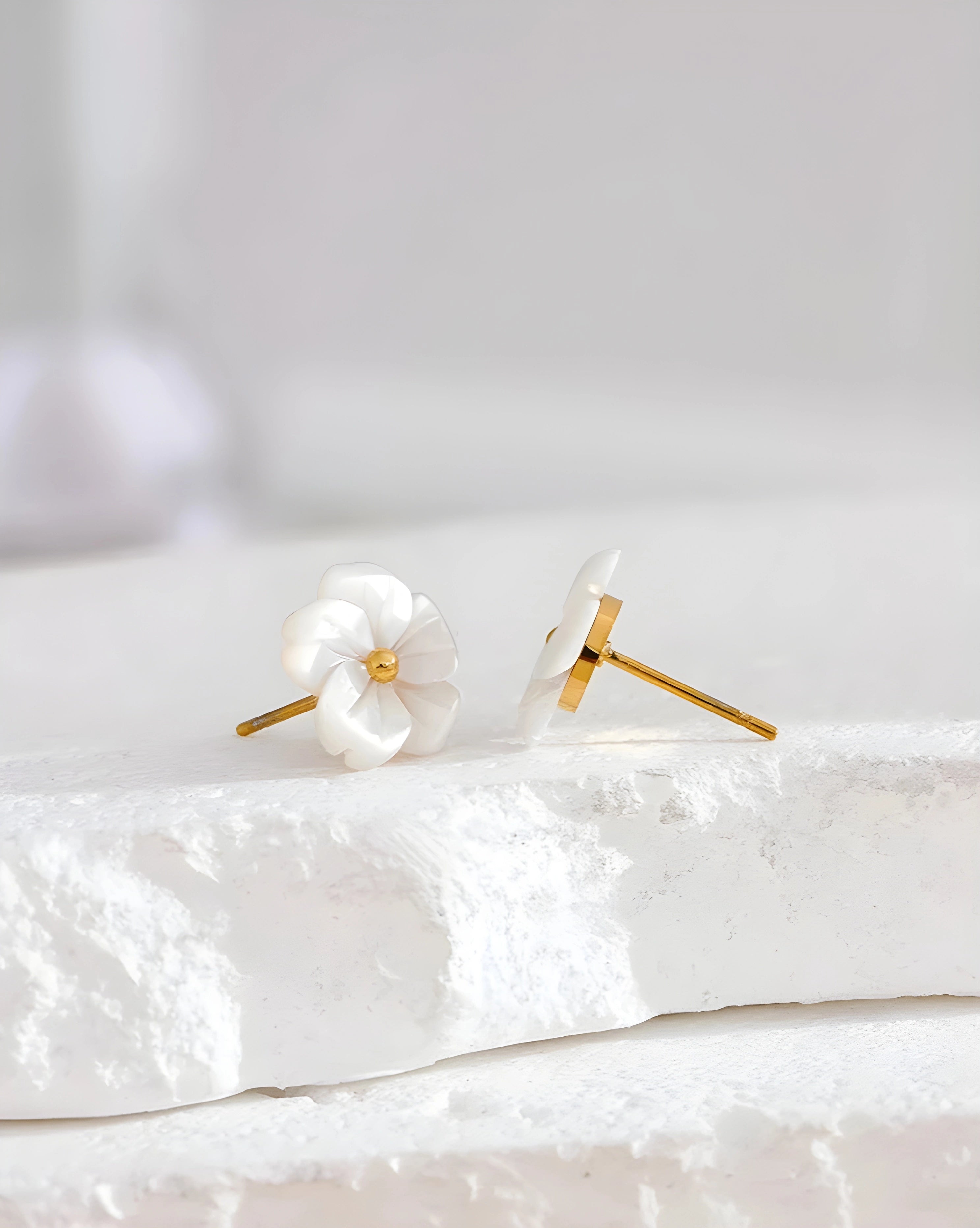 Brinco Flor Concha Natural