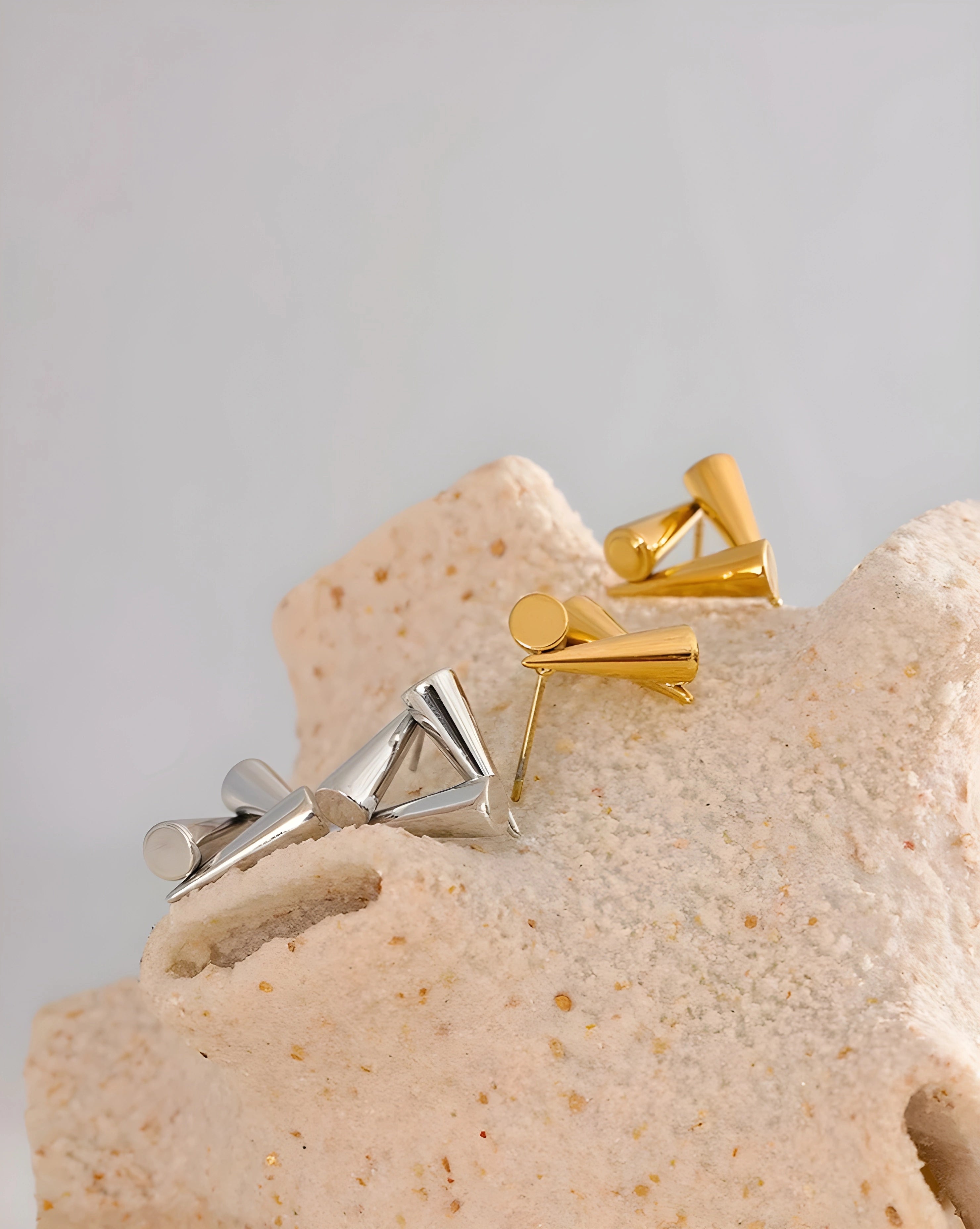 Brinco Triângulo Empilhado