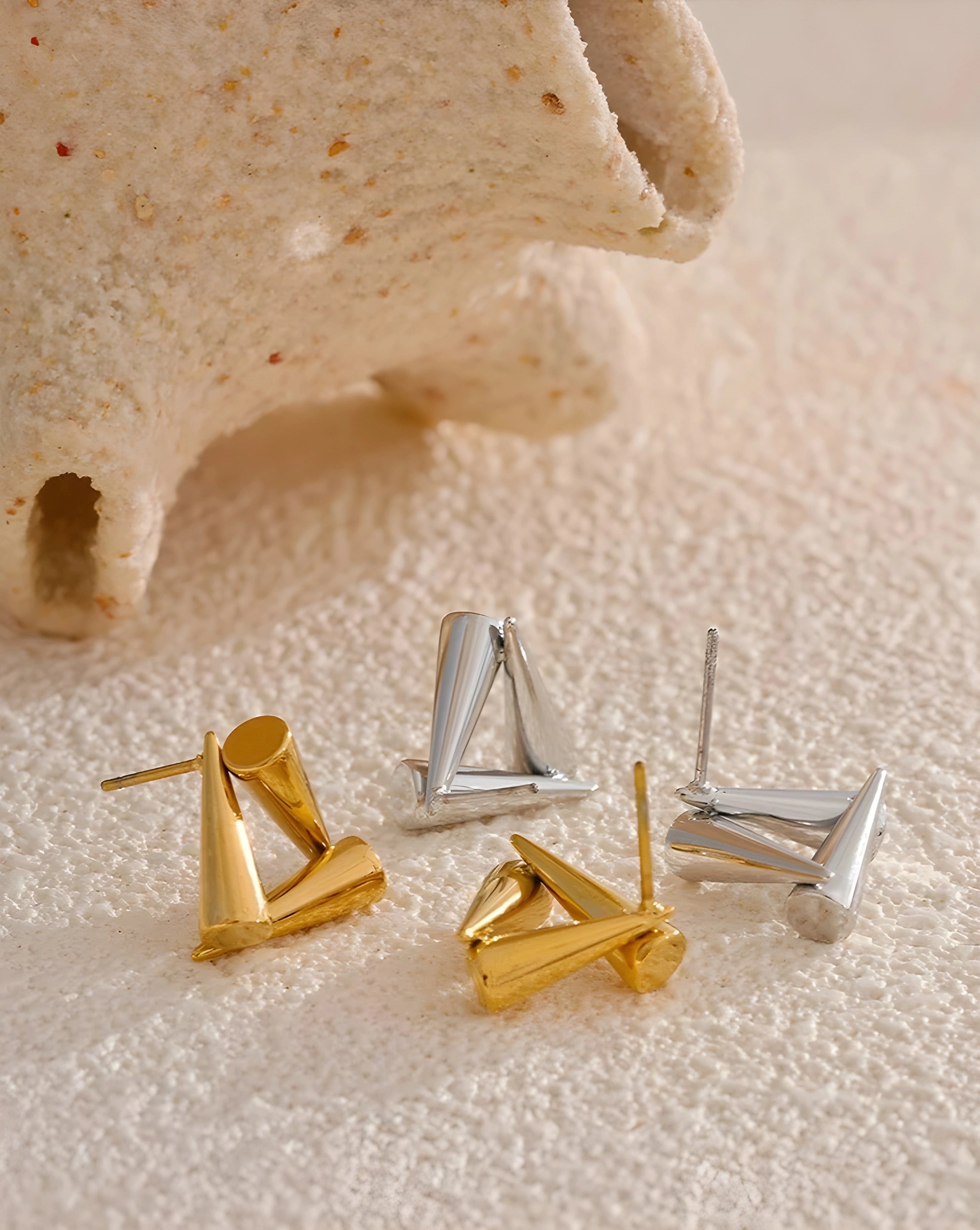 Brinco Triângulo Empilhado