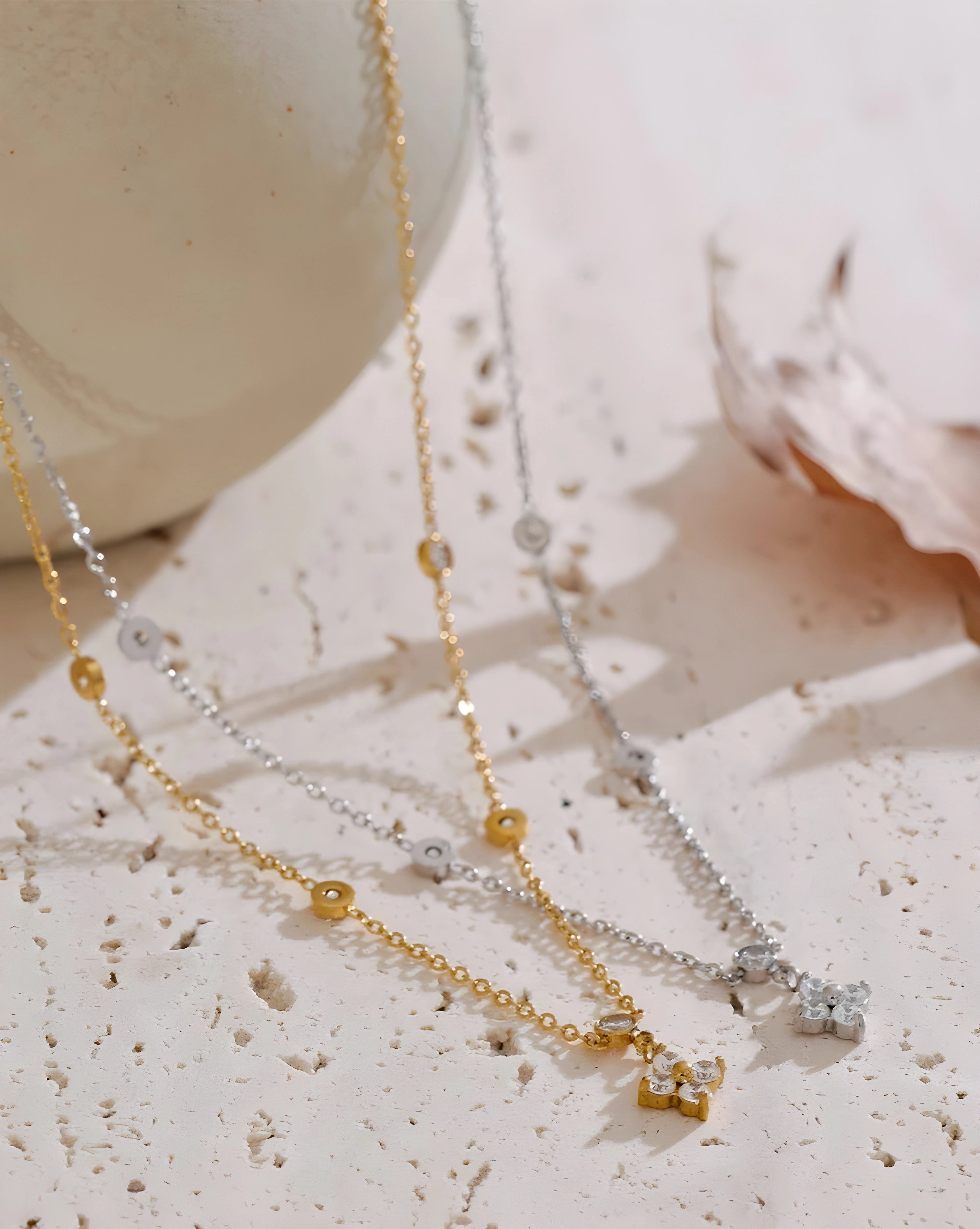 Colar Flor de Zircônia