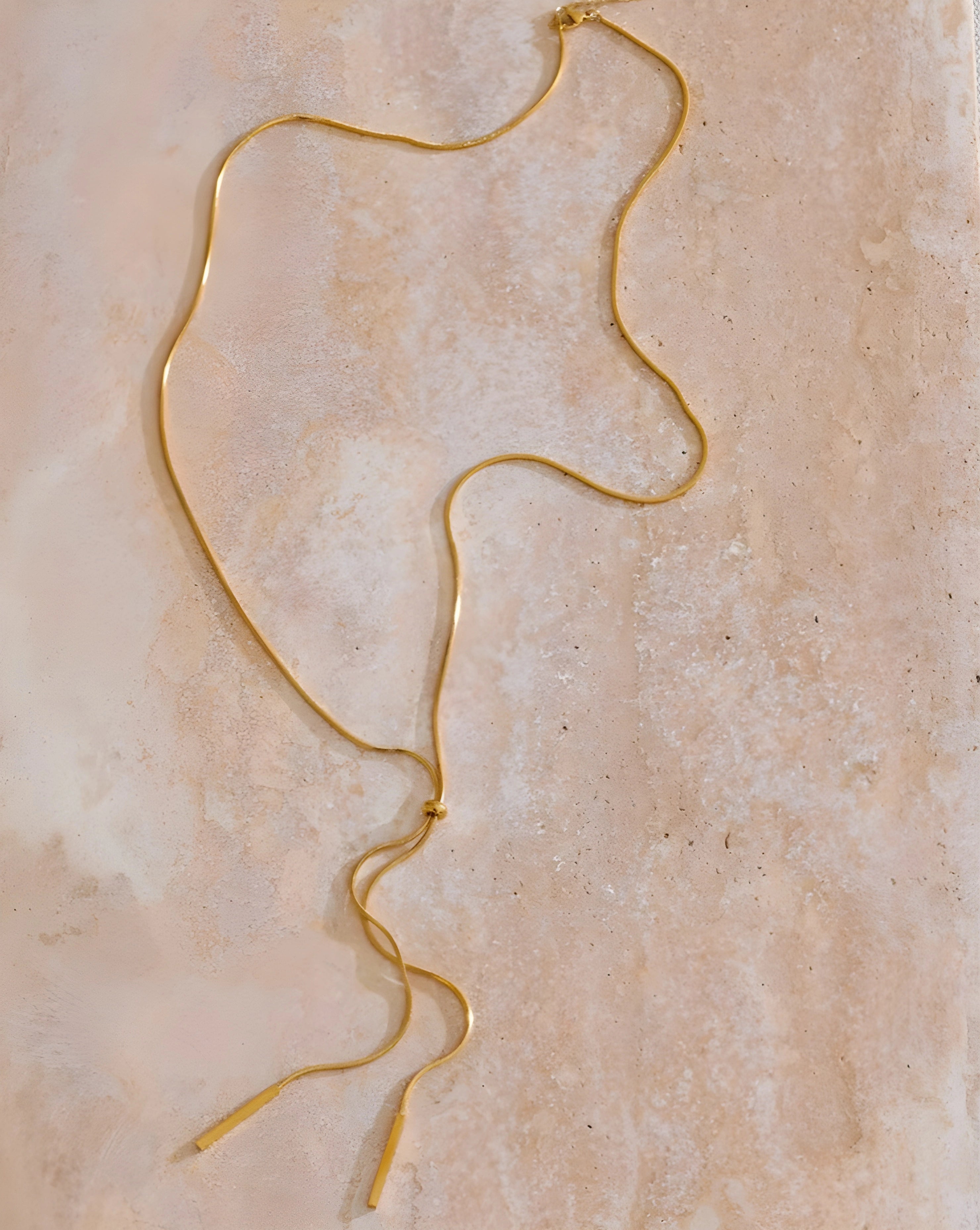 Colar Gravatinha Longo Minimalista