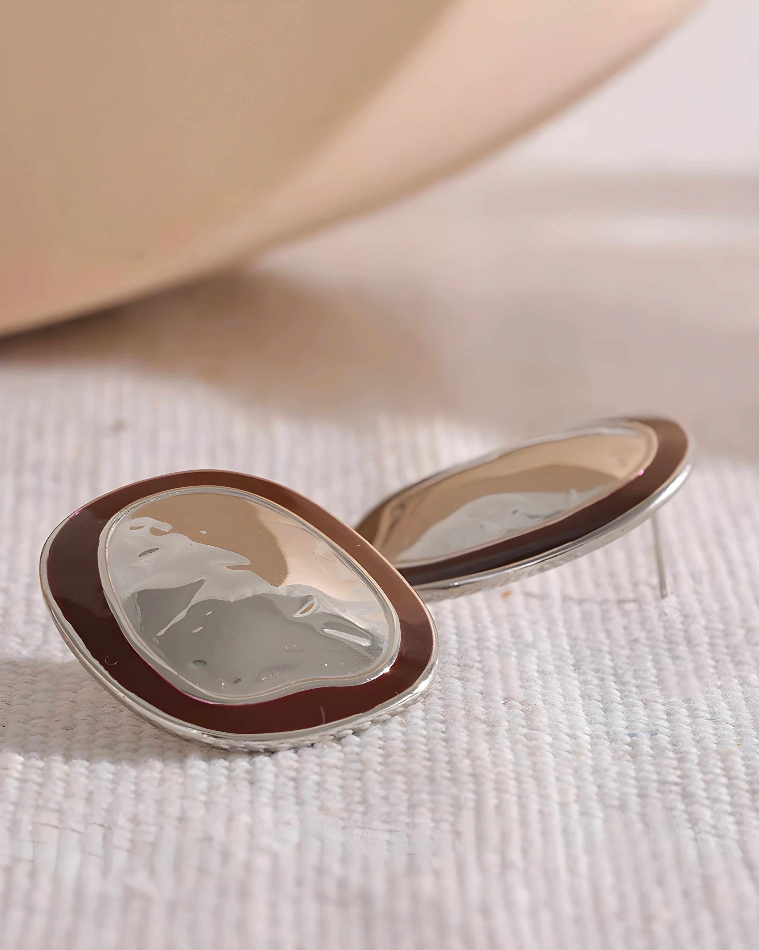 Brinco Shield Esmalte Vinho