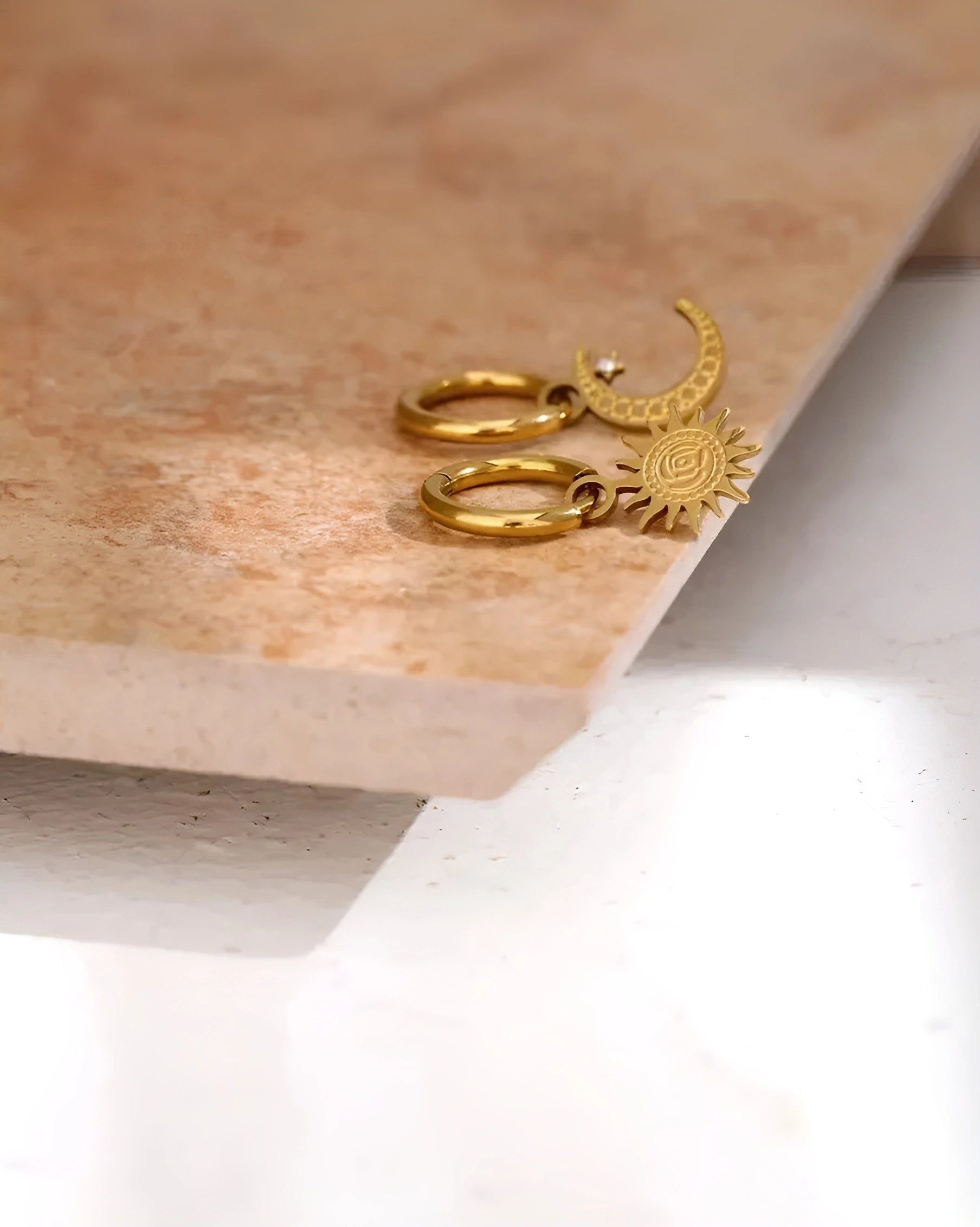 Brinco de Argola Charm Sol & Lua