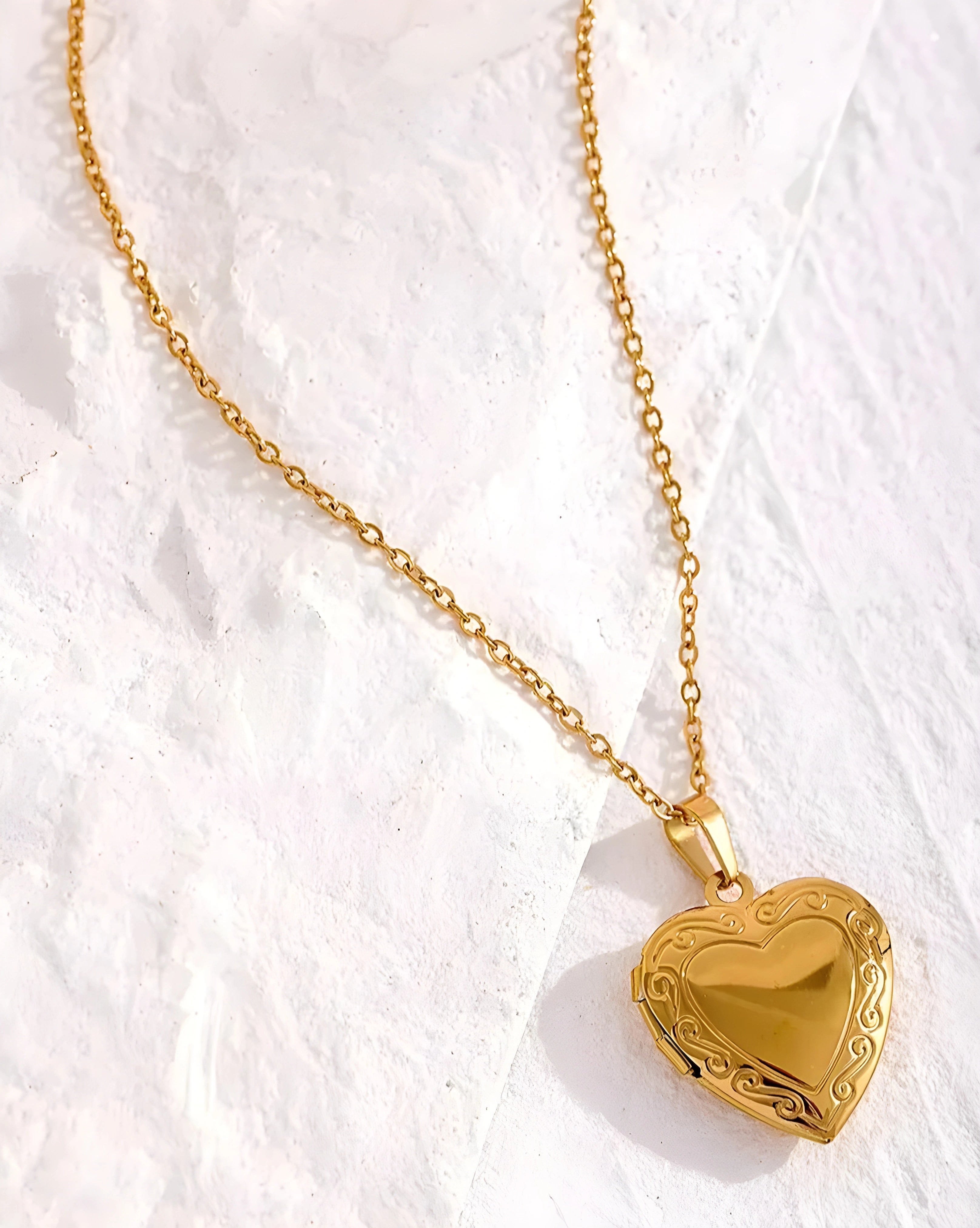 Colar Medalhão de Coração