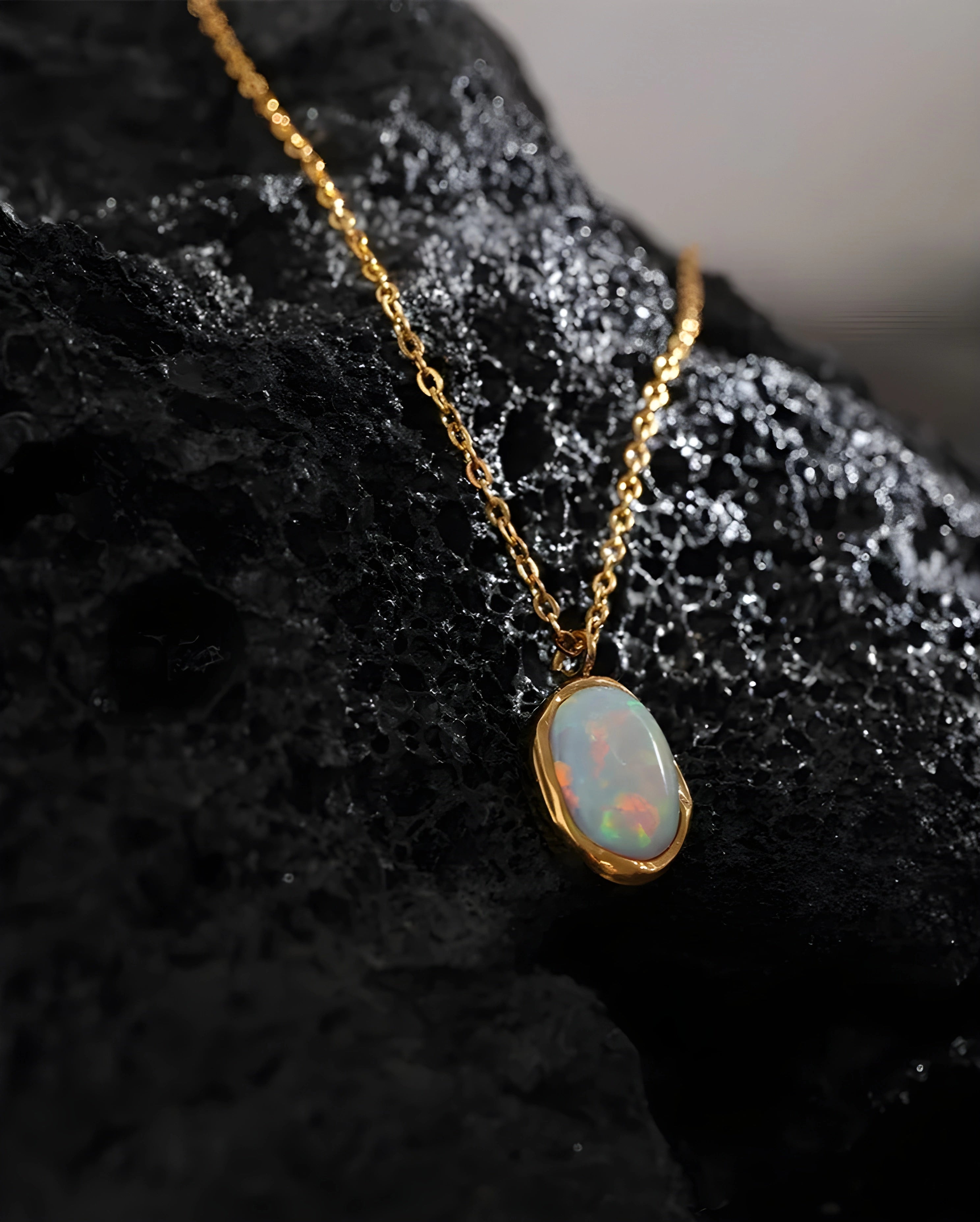 Colar Opala Minimalista