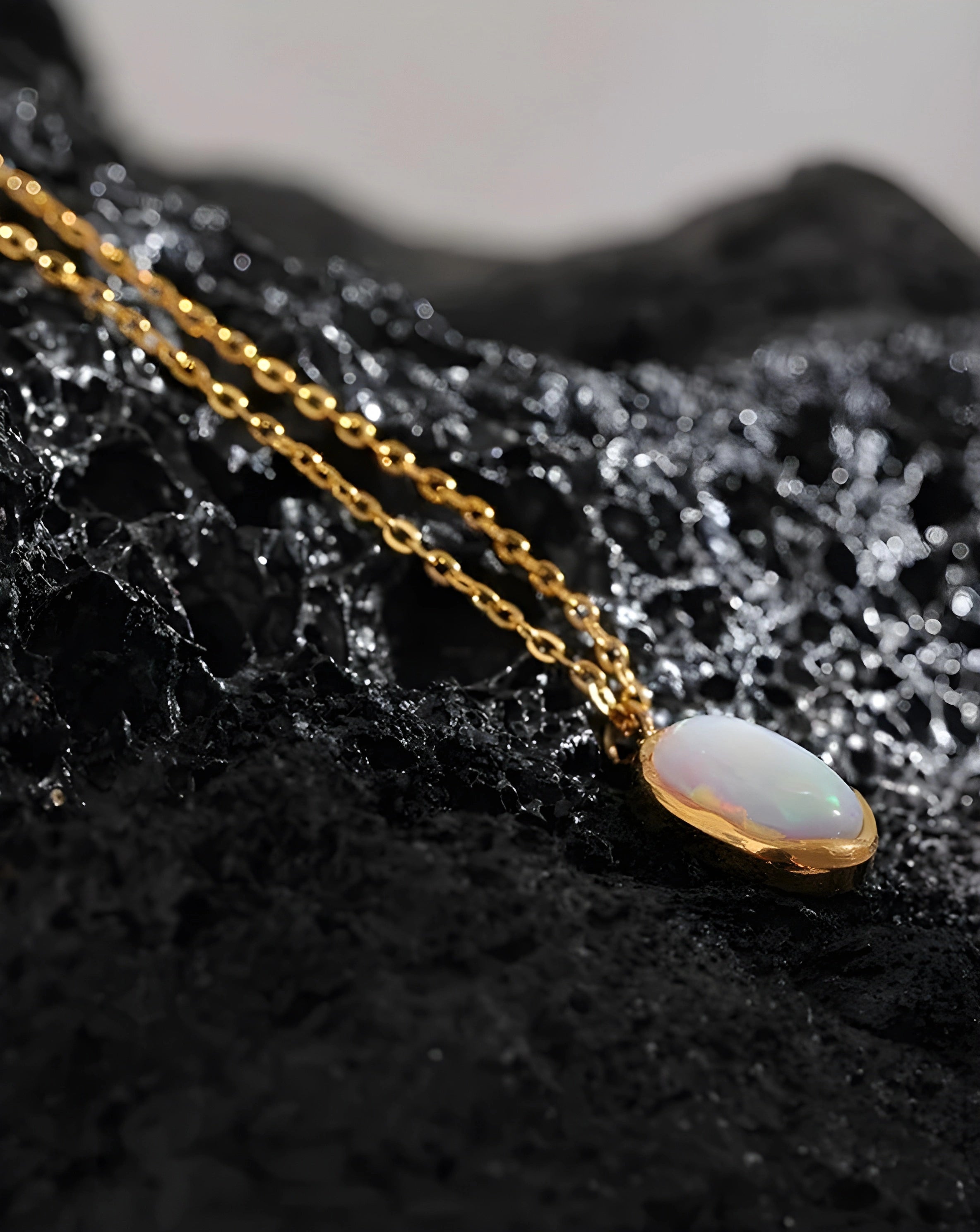 Colar Opala Minimalista