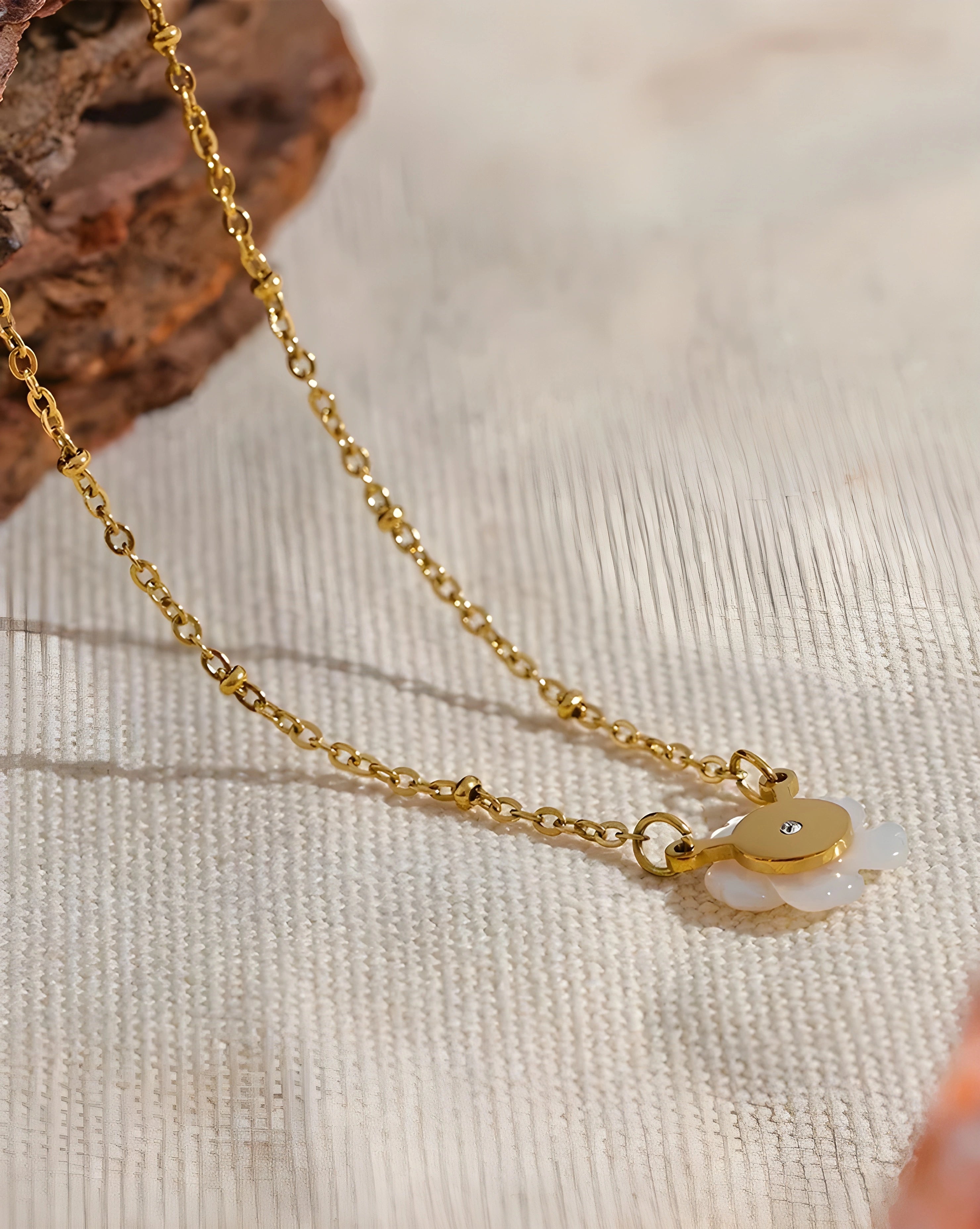 Colar Flor Concha Natural