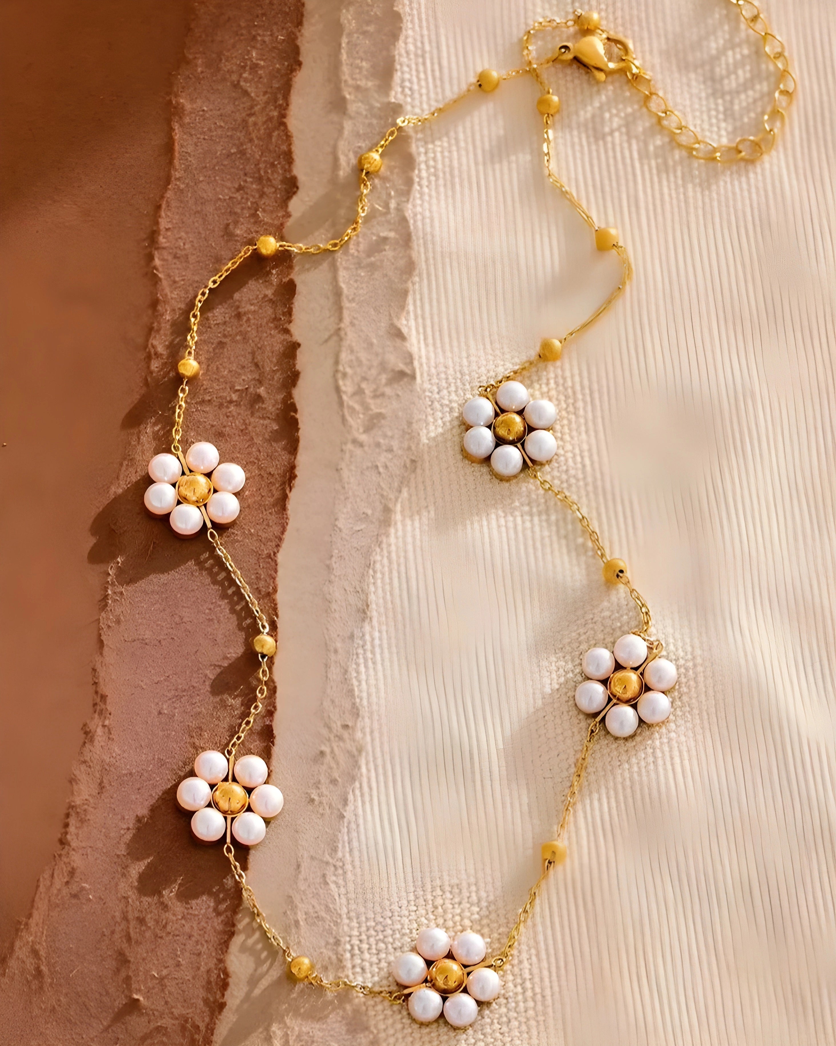 Colar Flores de Pérolas