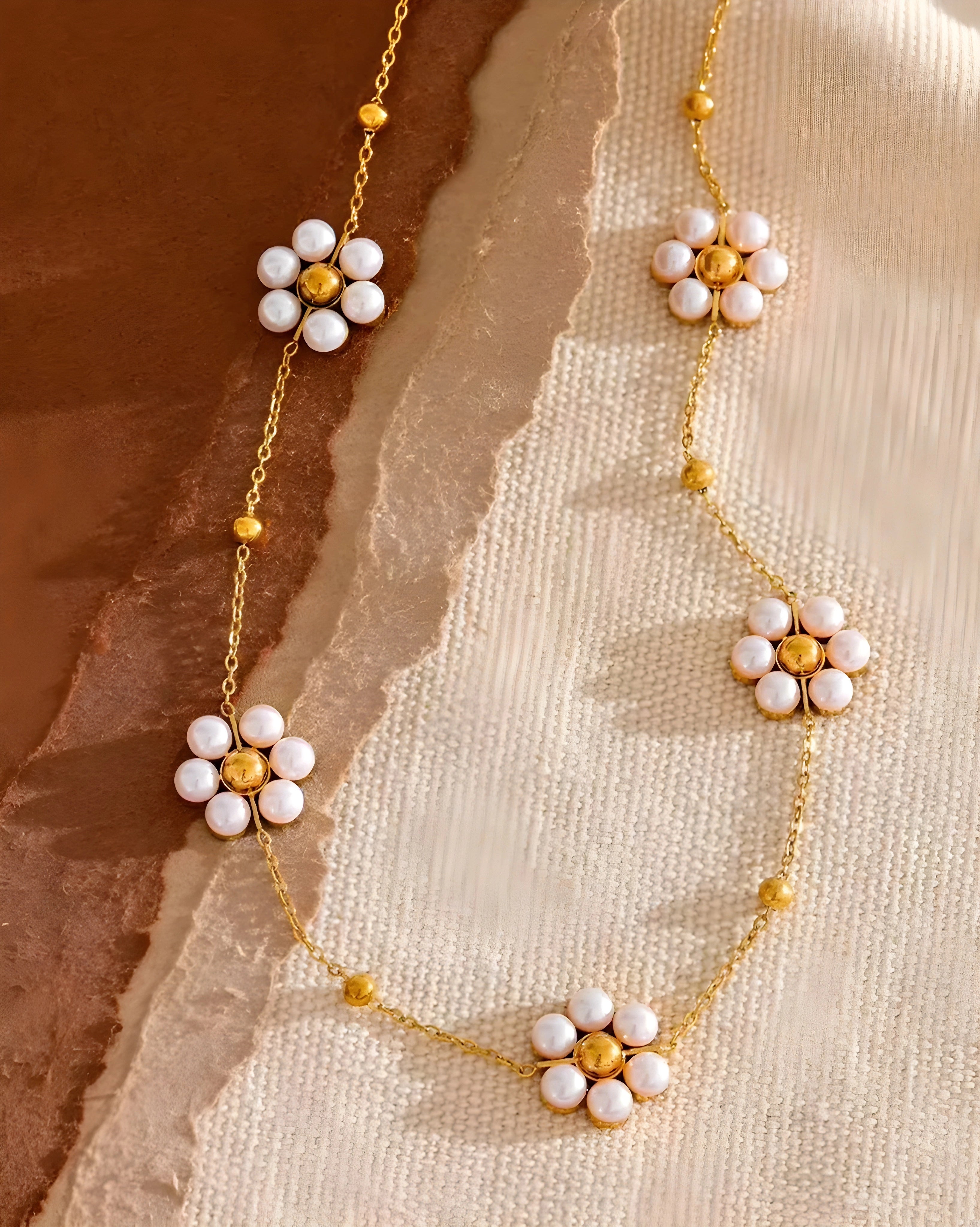 Colar Flores de Pérolas